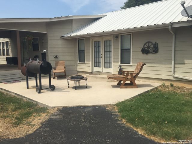 11529 us highway 90, Knippa, TX 78870