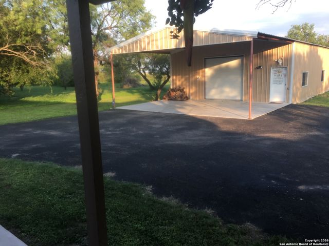 11529 us highway 90, Knippa, TX 78870