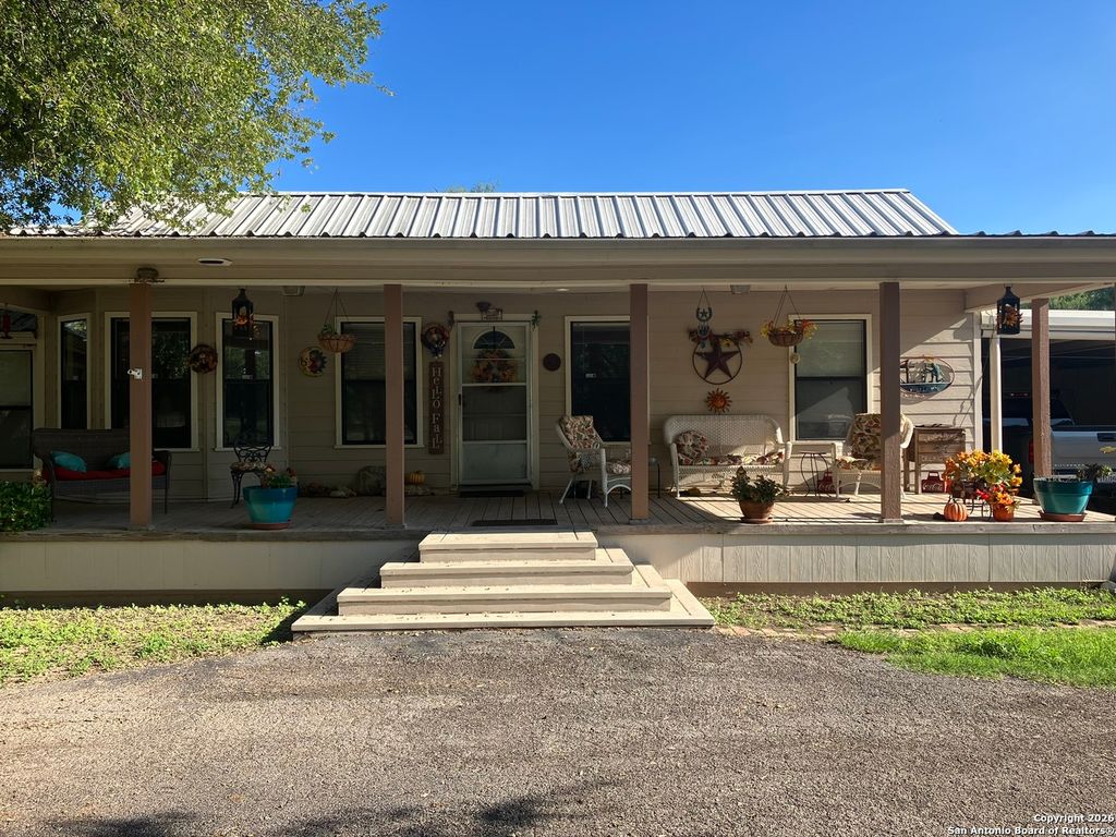 11529 us highway 90, Knippa, TX 78870