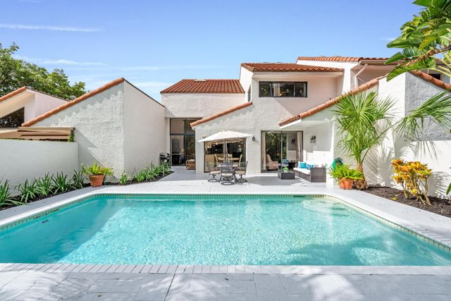 2442 Windsor Way Court, Wellington, FL 33414