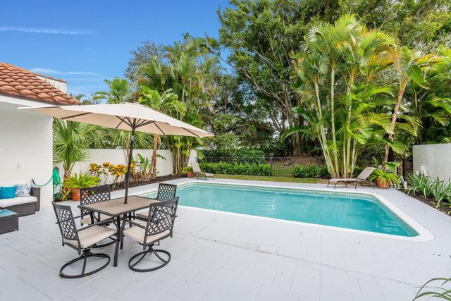 2442 Windsor Way Court, Wellington, FL 33414