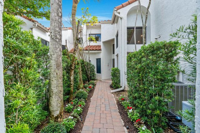2442 Windsor Way Court, Wellington, FL 33414
