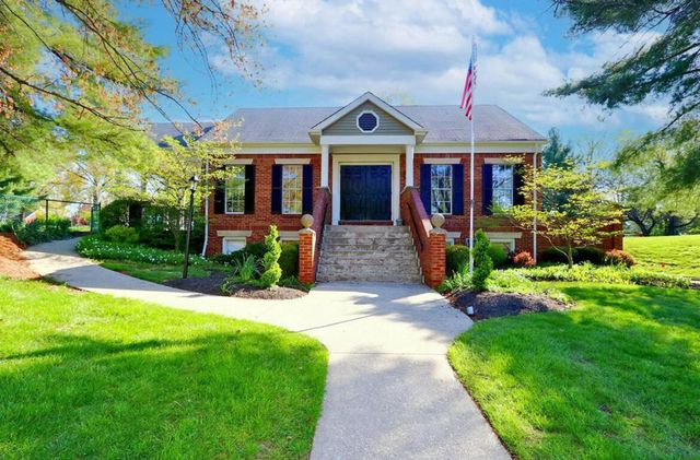 202 Shaker Heights Lane, Crestview Hills, KY 41017
