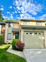 202 Shaker Heights Lane, Crestview Hills, KY 41017