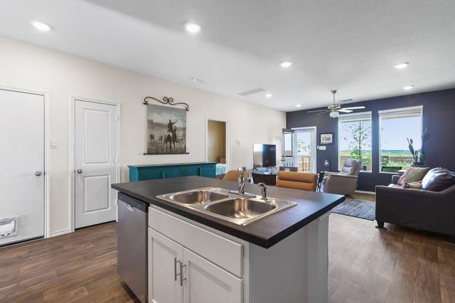549 Arnold LOOP A, Uhland, TX 78640