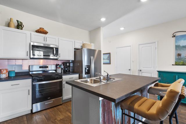 549 Arnold LOOP A, Uhland, TX 78640