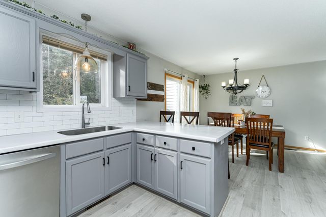 741 Baylee Place SW, Pine Island, MN 55963