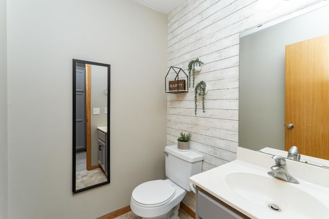 741 Baylee Place SW, Pine Island, MN 55963