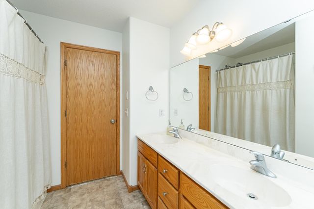 741 Baylee Place SW, Pine Island, MN 55963