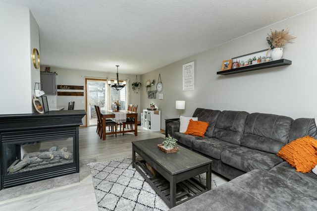 741 Baylee Place SW, Pine Island, MN 55963