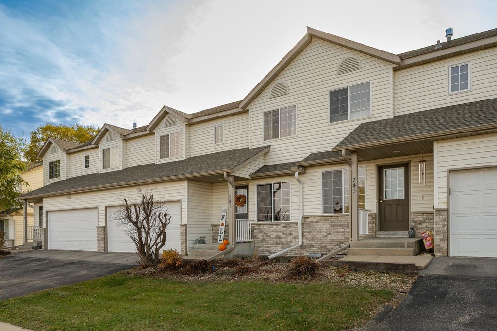 741 Baylee Place SW, Pine Island, MN 55963