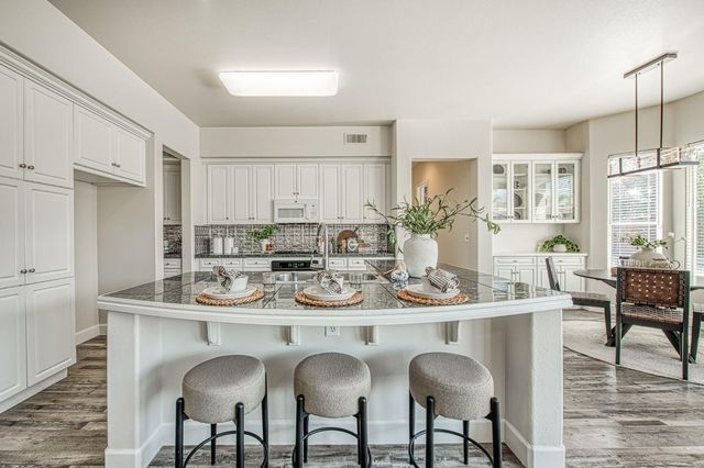 1420 N Dewitt Avenue, Clovis, CA 93619