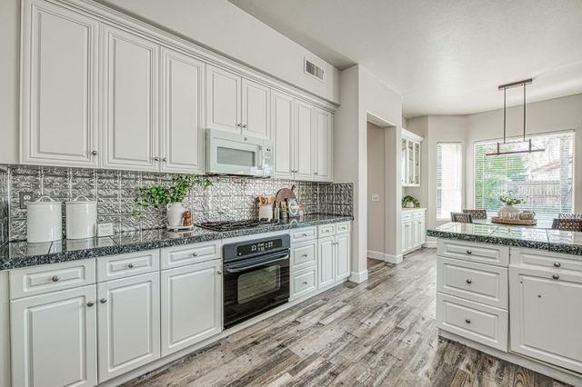 1420 N Dewitt Avenue, Clovis, CA 93619