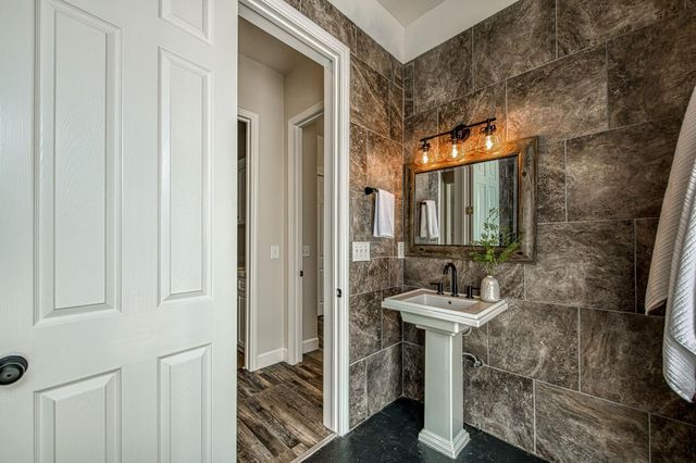 1420 N Dewitt Avenue, Clovis, CA 93619