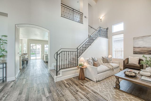 1420 N Dewitt Avenue, Clovis, CA 93619