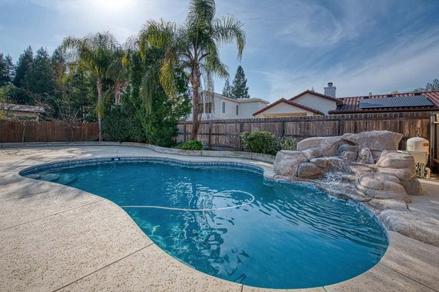 1420 N Dewitt Avenue, Clovis, CA 93619