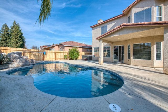 1420 N Dewitt Avenue, Clovis, CA 93619