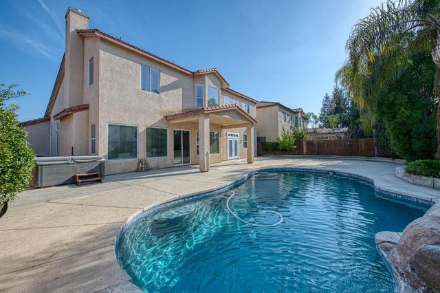 1420 N Dewitt Avenue, Clovis, CA 93619