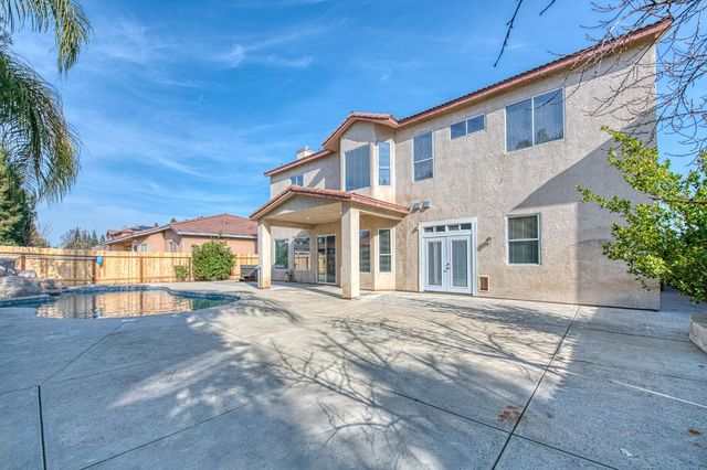 1420 N Dewitt Avenue, Clovis, CA 93619