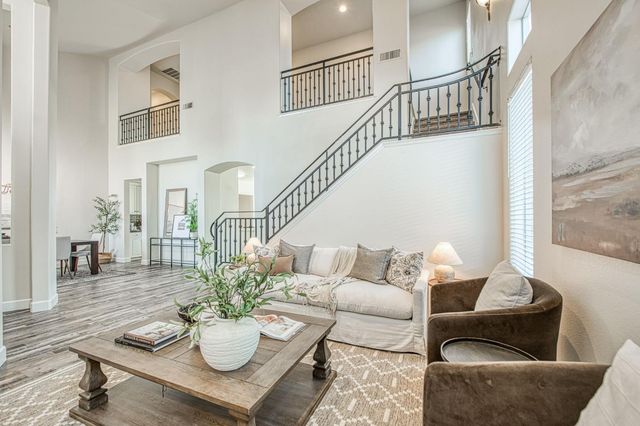 1420 N Dewitt Avenue, Clovis, CA 93619