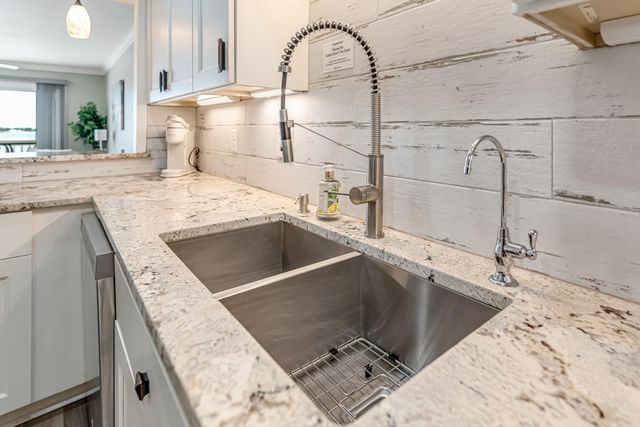 1695 Highway 98 302, Mary Esther, FL 32569