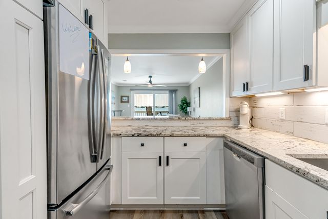 1695 Highway 98 302, Mary Esther, FL 32569