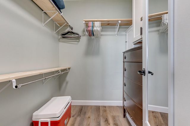 1695 Highway 98 302, Mary Esther, FL 32569