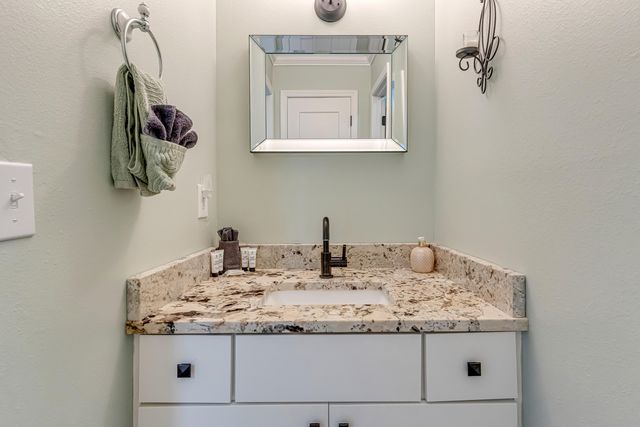 1695 Highway 98 302, Mary Esther, FL 32569