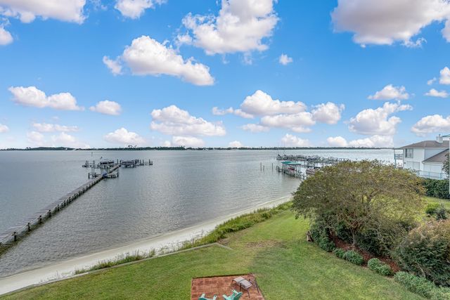 1695 Highway 98 302, Mary Esther, FL 32569