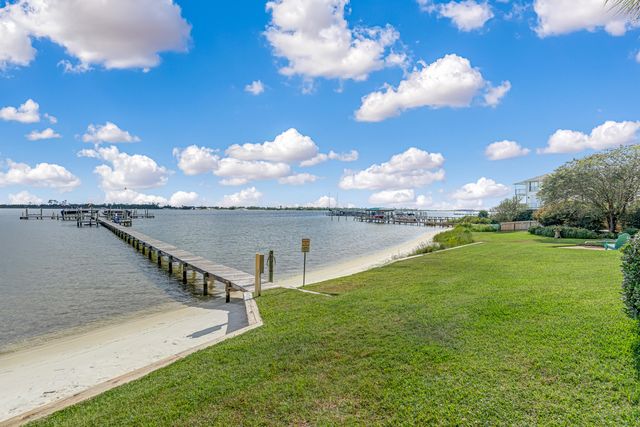 1695 Highway 98 302, Mary Esther, FL 32569