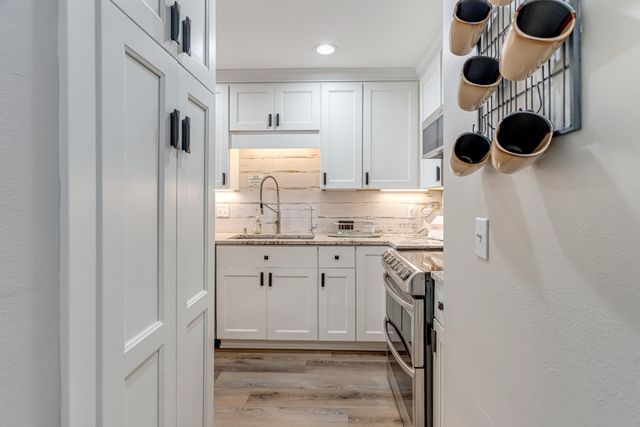 1695 Highway 98 302, Mary Esther, FL 32569