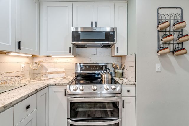 1695 Highway 98 302, Mary Esther, FL 32569