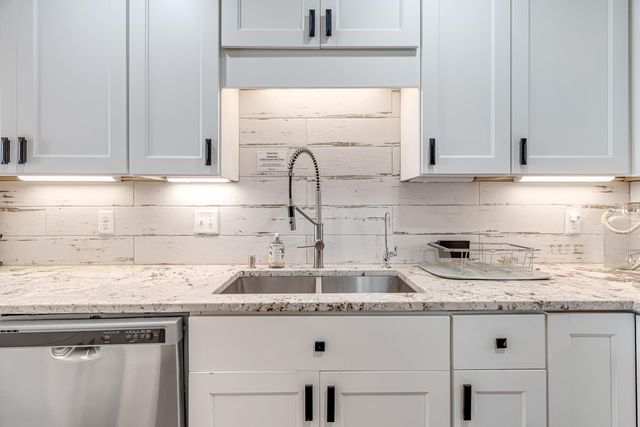 1695 Highway 98 302, Mary Esther, FL 32569