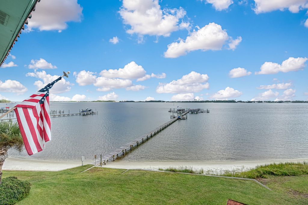 1695 Highway 98 302, Mary Esther, FL 32569