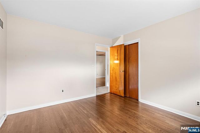 18 Ravine Court, Clifton, NJ 07013