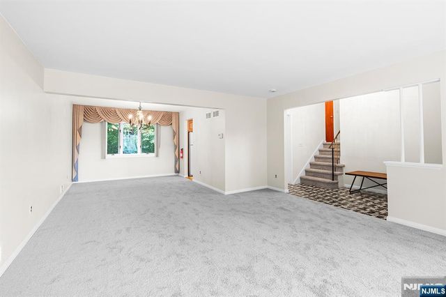18 Ravine Court, Clifton, NJ 07013
