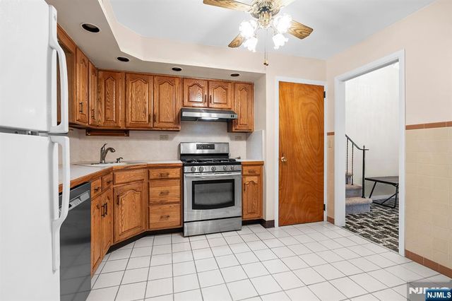 18 Ravine Court, Clifton, NJ 07013