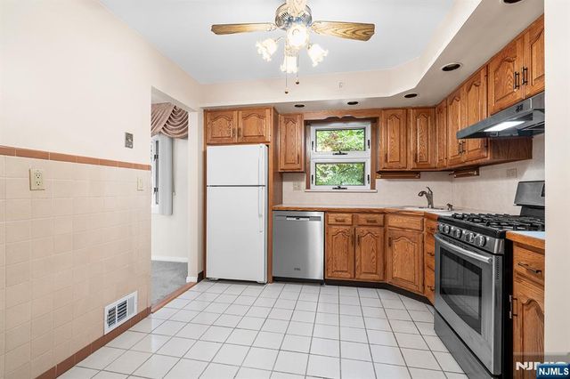 18 Ravine Court, Clifton, NJ 07013
