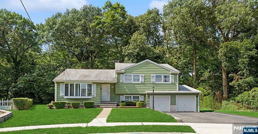 18 Ravine Court, Clifton, NJ 07013