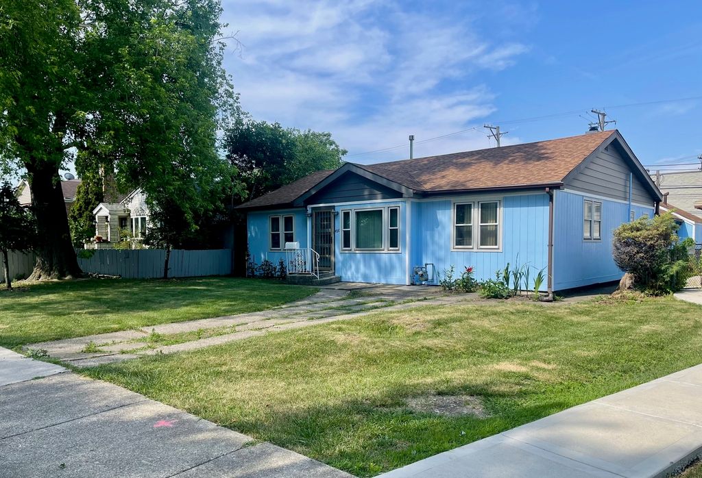 4930 S Luna Avenue, Chicago, IL 60638