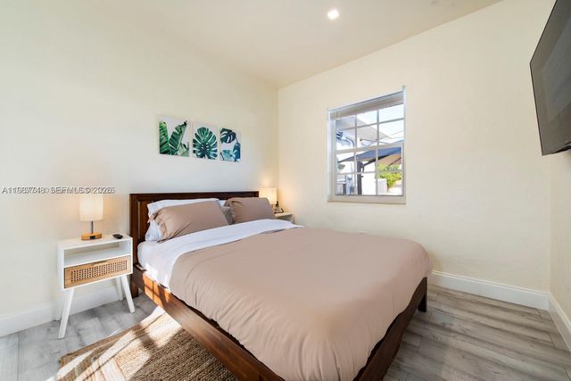 115 SE 2nd 1-2, Hallandale Beach, FL 33009