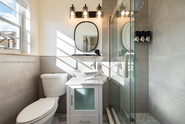 115 SE 2nd 1-2, Hallandale Beach, FL 33009