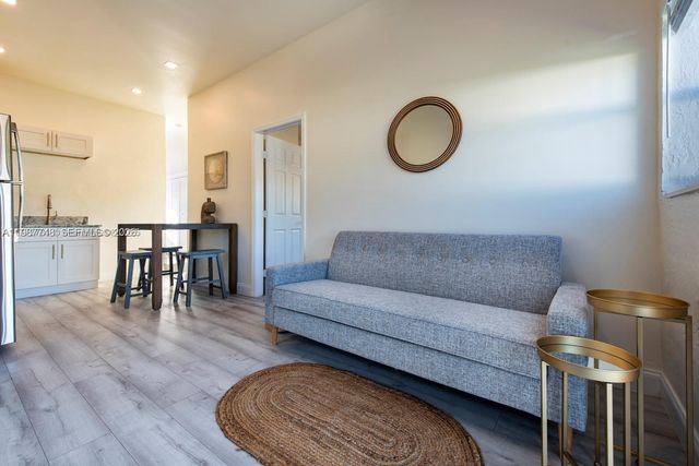 115 SE 2nd 1-2, Hallandale Beach, FL 33009