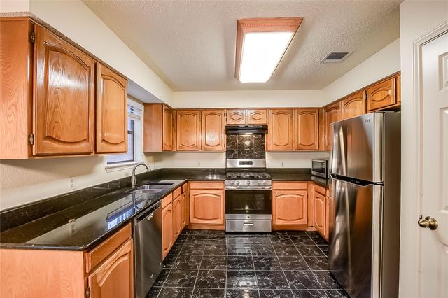 6914 Dallas DR, Austin, TX 78729