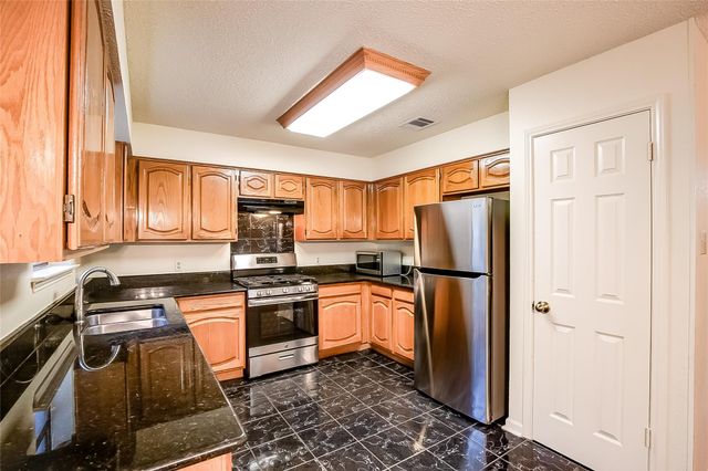 6914 Dallas DR, Austin, TX 78729