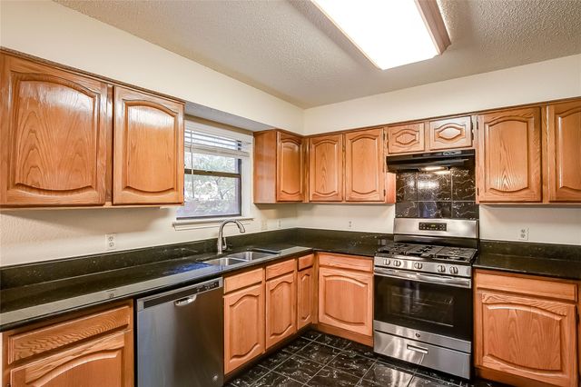 6914 Dallas DR, Austin, TX 78729