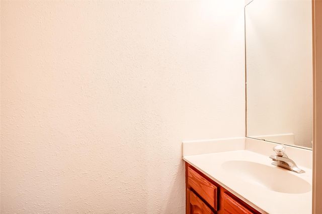 6914 Dallas DR, Austin, TX 78729