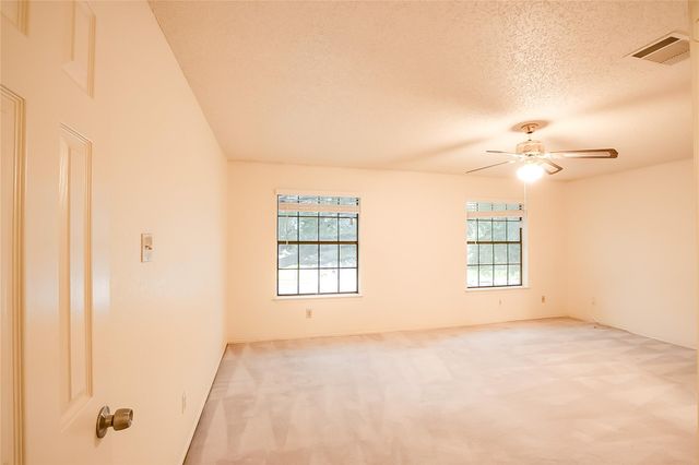 6914 Dallas DR, Austin, TX 78729