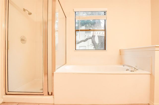 6914 Dallas DR, Austin, TX 78729