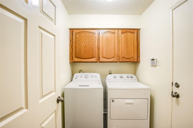 6914 Dallas DR, Austin, TX 78729